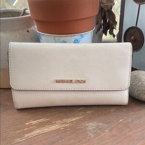 🤍NEW🤍Michael Kors Beige Wallet